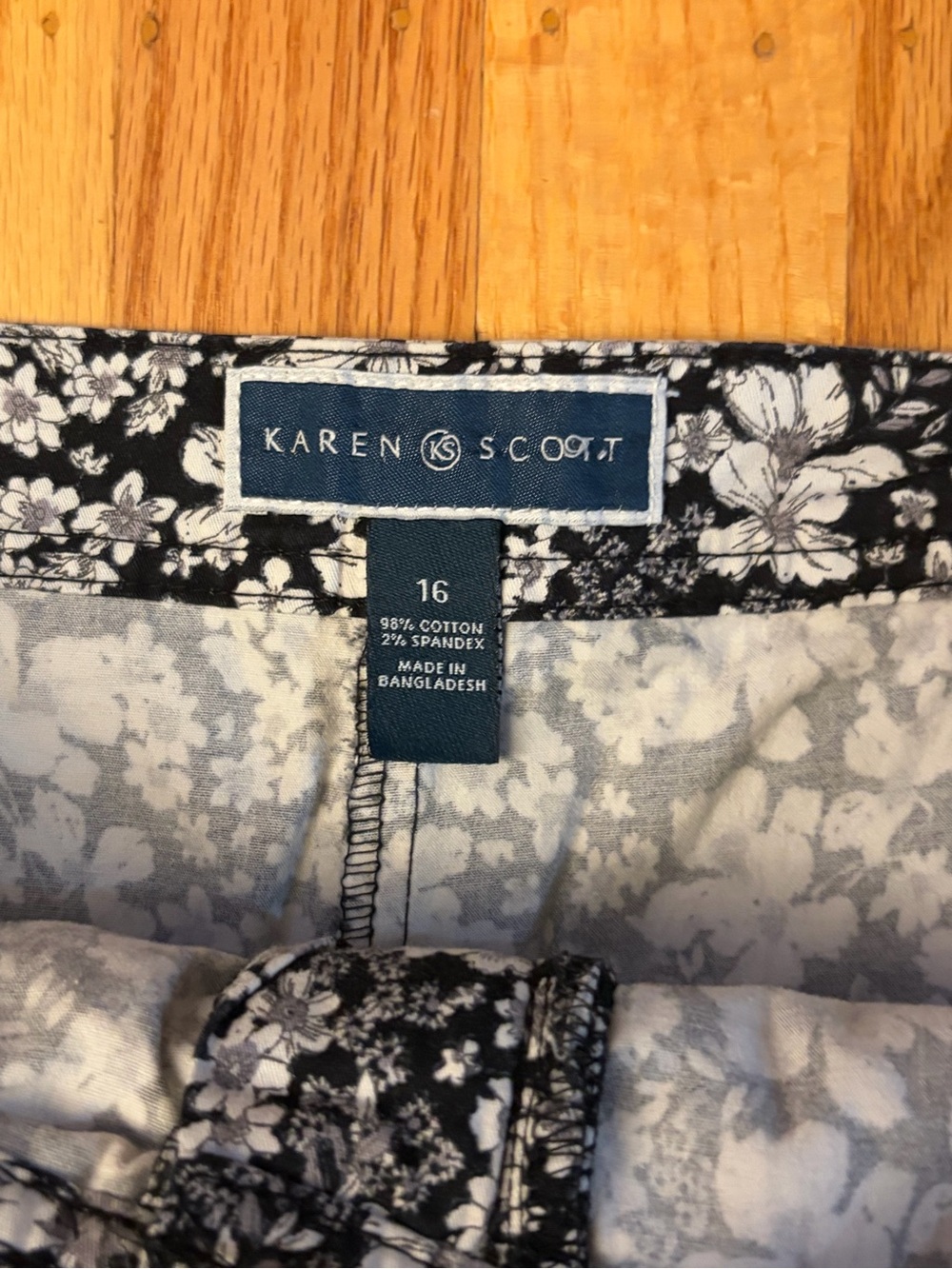 ๐ Karen Scott Black and White Floral Skort - 16 NWOT - Picture 4 of 5